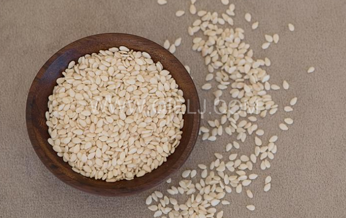 芝麻油壓榨處理設(shè)備，企鵝牌液壓榨油機勇于創(chuàng)新生產(chǎn)效率高(圖1)